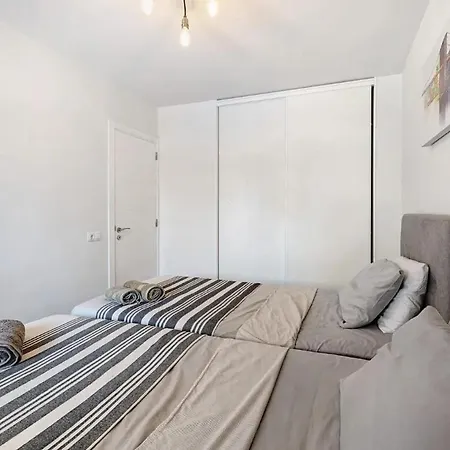 Apartment De Lujo En Torre Del Sol, Playa De Americas